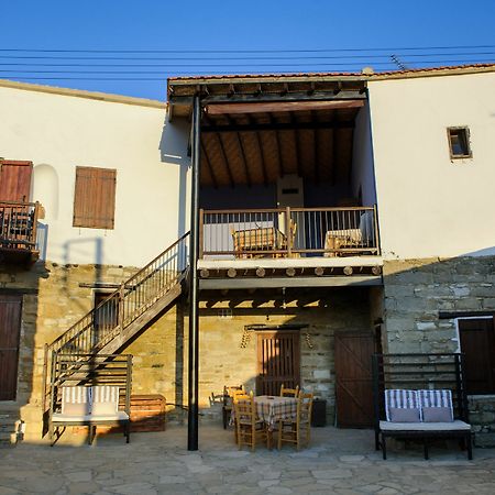 Teacher'S House Maroni Екстериор снимка