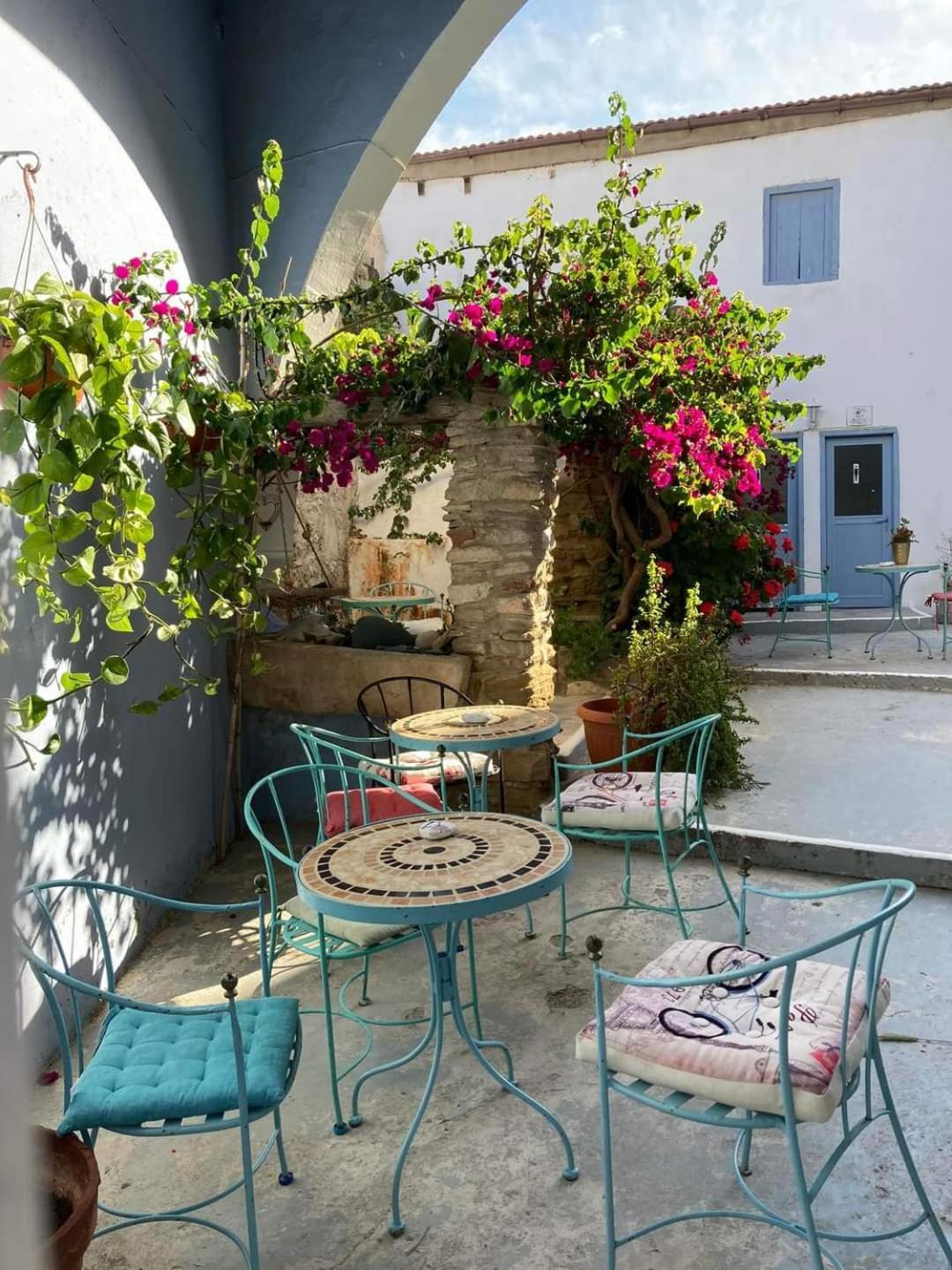 Teacher'S House Maroni Екстериор снимка