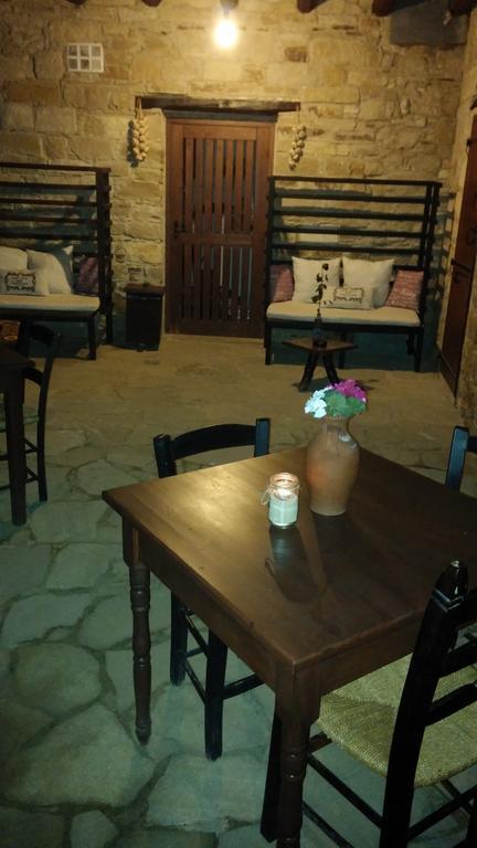 Teacher'S House Maroni Екстериор снимка