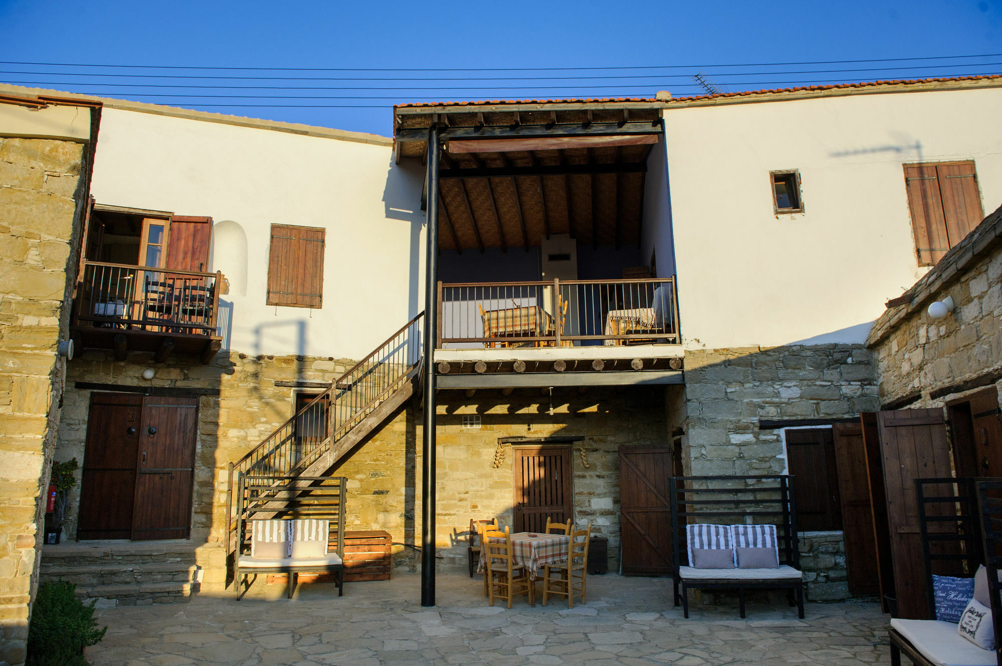 Teacher'S House Maroni Екстериор снимка