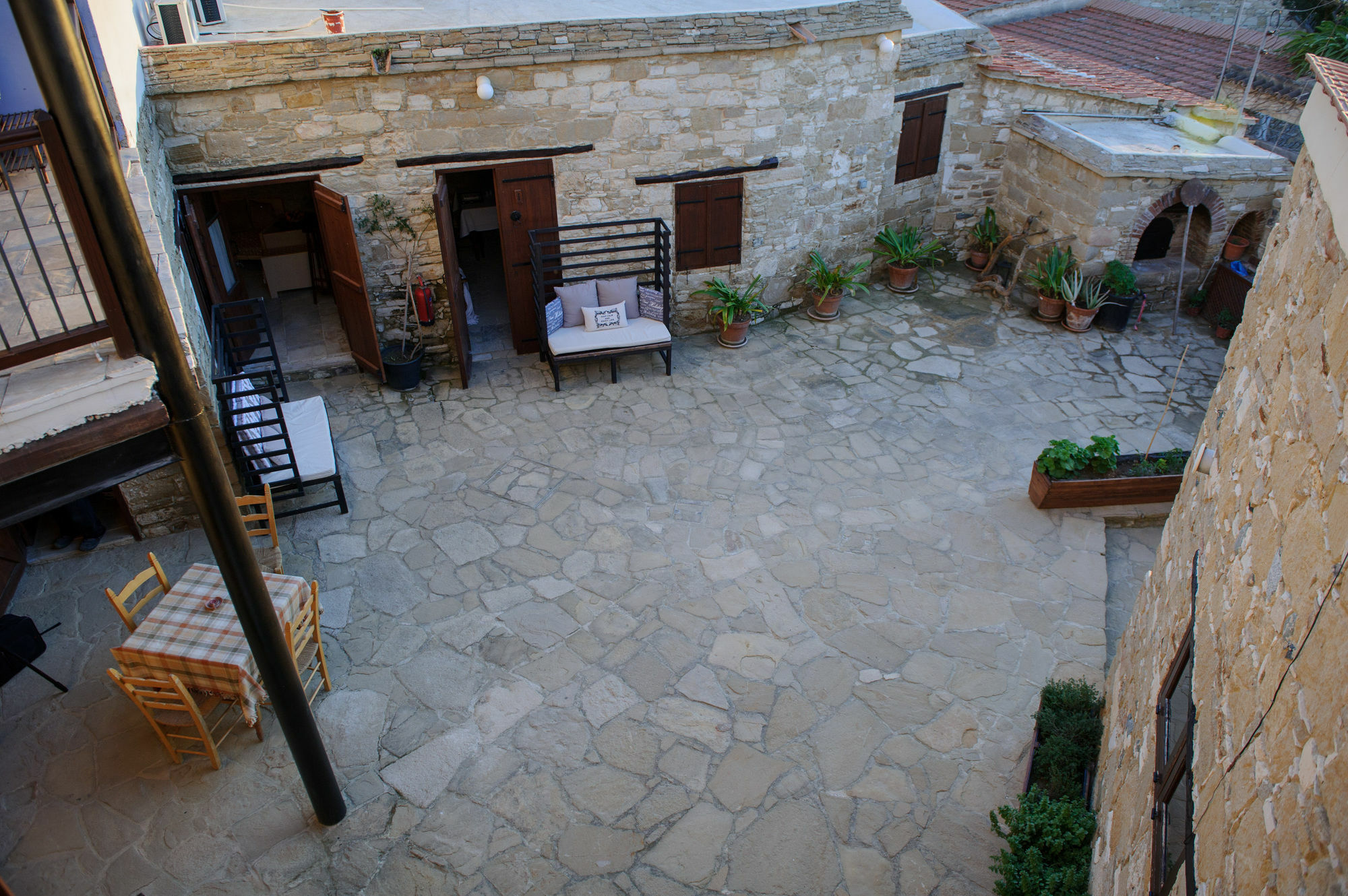 Teacher'S House Maroni Екстериор снимка